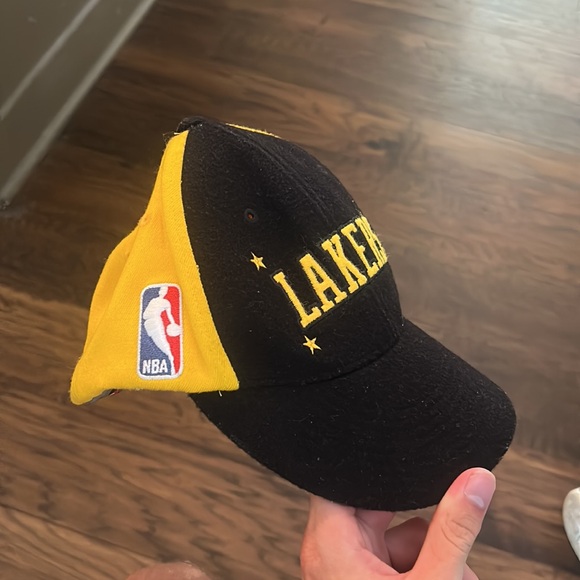 Nike Lakers Hat - Picture 2 of 5